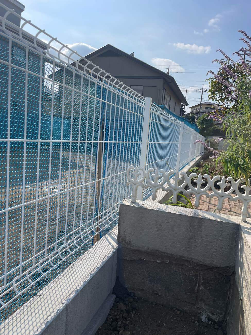 境界を整えることから、暮らしは変わる。解体も設置も