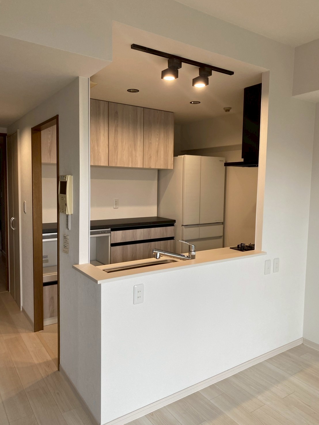 木の温もりと機能美が調和する、暮らしやすい住まい